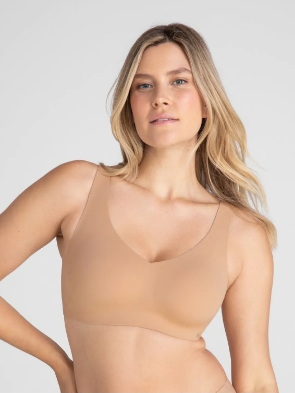 NWT! Honeylove Tan Lift Wear V Neck Seamless Underwire Free Soft Foam Bra! M 36B